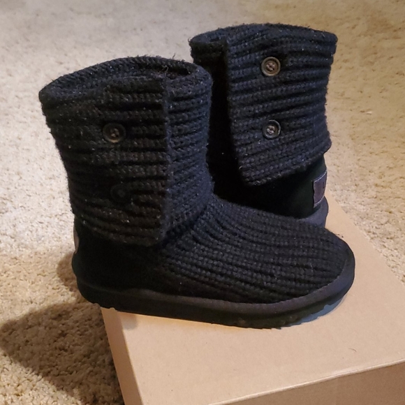 Ugg toddler cardi boot. Size 12. Black knit. - Picture 10 of 12